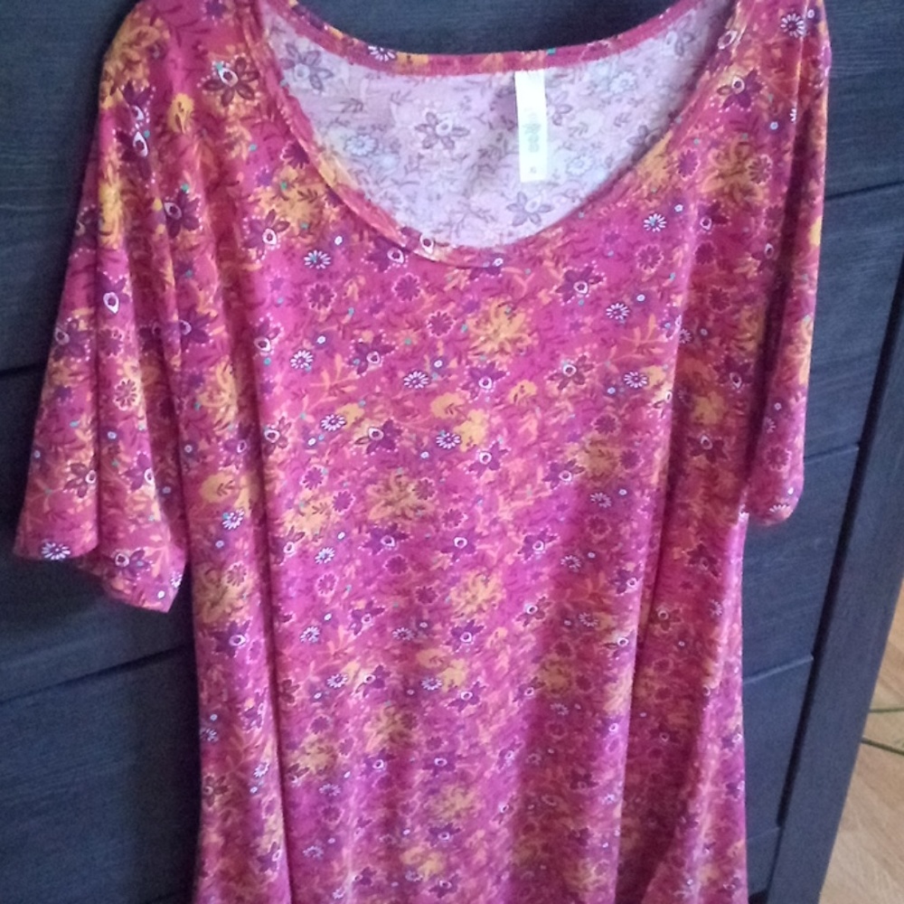 LuLaroe Perfect T! Size Large
